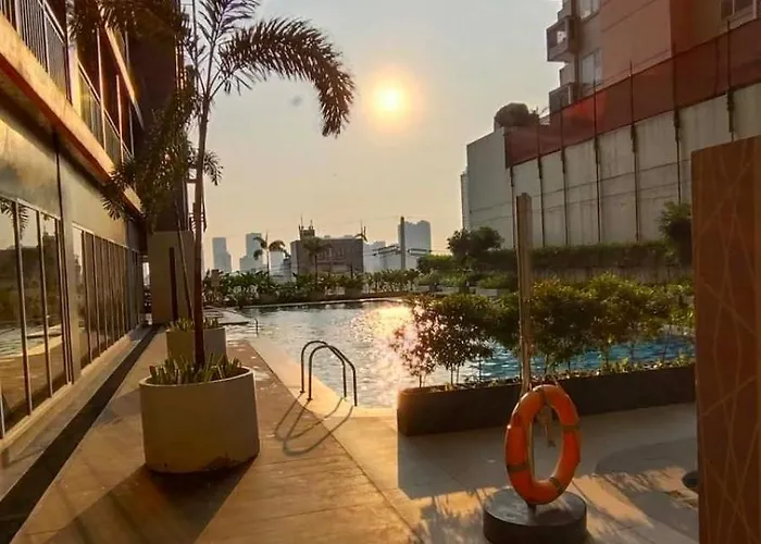 J And J Red Aparthotel