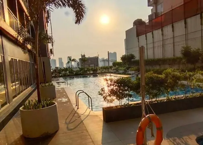 J And J Red Aparthotel 4*